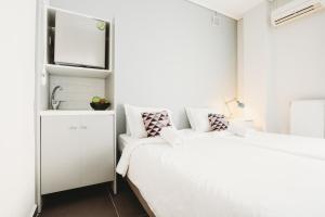 Ein Bett oder Betten in einem Zimmer der Unterkunft Athens Studios