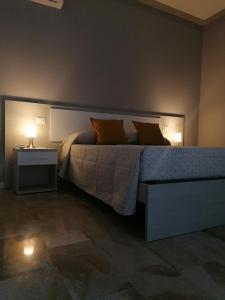 a bedroom with a bed with two night stands and two lamps at Italaforesteria in Lavone