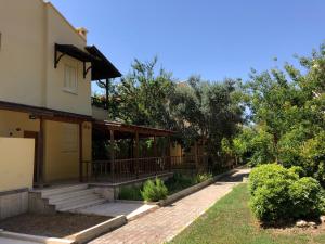 En have udenfor Ephesus Holiday House