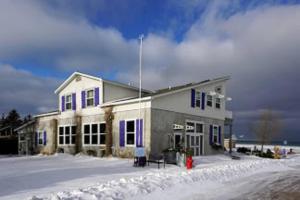 The Purple Martin Lakeside Inn Bird Sanctuary on Lake Huron v zimě