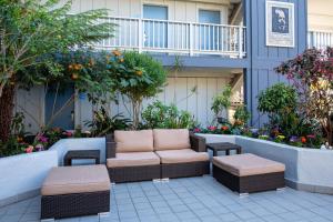 Posezení v ubytování Holiday Inn Express Monterey - Cannery Row by IHG