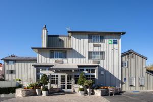 Foto da galeria de Holiday Inn Express Monterey - Cannery Row, an IHG Hotel em Monterey