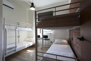 Postel nebo postele na pokoji v ubytování Dongshan Yi Hostel