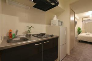 Η κουζίνα ή μικρή κουζίνα στο Elizabeth Garden Shinsaibashi