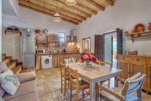 Kuchnia lub aneks kuchenny w obiekcie Casa Rural Monte Dios