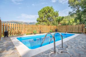 Basen w obiekcie Casa Rural Monte Dios lub w pobliżu