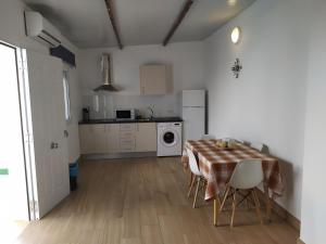 Kuchyňa alebo kuchynka v ubytovaní Apartamentos Costa de la Luz Béjar 28-30