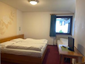 A bed or beds in a room at Hotel Panorama