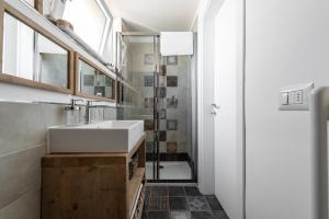 A bathroom at Le Due Torri