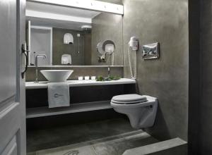 A bathroom at Altana Heritage Suites
