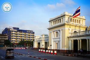 a building with a british flag on top of it at The Krungkasem Srikrung Hotel in Bangkok