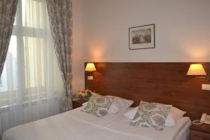 
Een bed of bedden in een kamer bij Hotel Polonia

