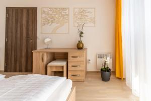 Postel nebo postele na pokoji v ubytování Apartmán Horní Mísečky - luxusní ubytování pro dvě rodiny s dětmi