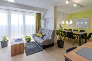 Predel za sedenje v nastanitvi Apartmán Horní Mísečky - luxusní ubytování pro dvě rodiny s dětmi