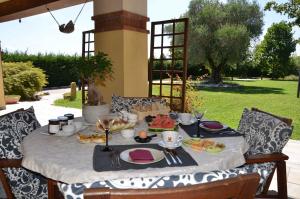 a table with food on it in a yard at B&B Melograno MC in Rubano
