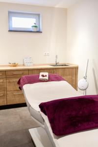 Ένα ή περισσότερα κρεβάτια σε δωμάτιο στο Haus Hubertus