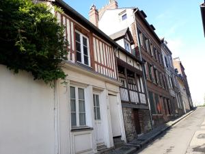 a street in an old town with buildings at Parking privé -Maison Entière -Balancoire en intérieur-Coeur historique -La Clef de Honfleur in Honfleur