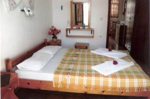 A bed or beds in a room at Dolphins