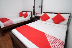 Shirantha Hotel客房内的一张或多张床位