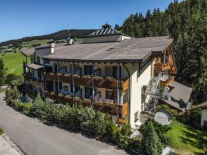 Nespecifikovaný výhled na hory nebo výhled na hory při pohledu z hotelu