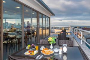 Jídlo v hotelu nebo okolí