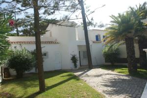 Gallery image of Villa Da Colina - front line villa over looking the beach and golf course in Vale Do Lobo in Vale do Lobo