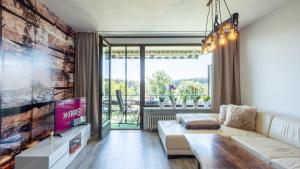 Ruang duduk di Black Forest Schwarzwaldblick Indoorpool WIFI Natur Komfort