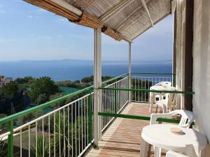 Balcony o terrace sa Hotel Il Nido Sorrento