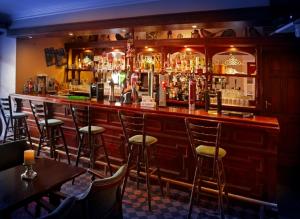 La sala de estar o bar de Leenane Hotel