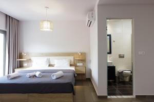 Postel nebo postele na pokoji v ubytování Gorgona Hotel