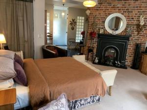 
a bedroom with a fireplace and a bed at The Merchant House in Dublin
