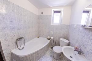 Koupelna v ubytování Silvestrovska Chata + 45 fotografií