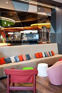 ibis Styles Parndorf Neusiedler See的休息区