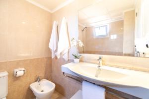 Ein Badezimmer in der Unterkunft Aparthotel Ciudad Laurel