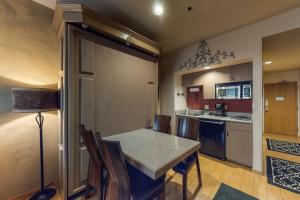 A kitchen or kitchenette at Kendall Mountain View & Purgatory Getaway