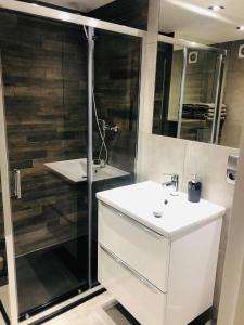 Uma casa de banho em Property Apart - Soft Lofty Legnicka Centrum