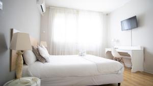 Letto o letti in una camera di Hôtel Pyrène