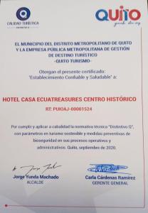 Un certificat, premiu, logo sau alt document afișat la Hotel Casa Ecuatreasures Centro Historico