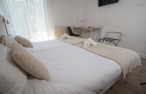 Letto o letti in una camera di Hôtel Pyrène