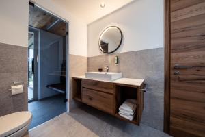 A bathroom at B&B Boutiquehotel Clara