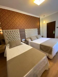 Postel nebo postele na pokoji v ubytování Curitiba Palace Hotel