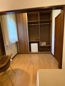 TV a/nebo společenská místnost v ubytování Curitiba Palace Hotel
