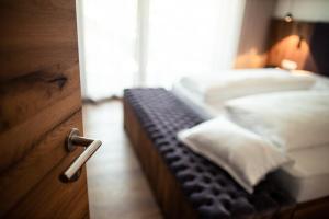 A bed or beds in a room at B&B Boutiquehotel Clara