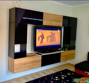 a living room with a flat screen tv at Apartament Limonka in Wierzchucino