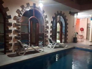 Bazén v ubytování Pyramids Luxor Hotel & SPA nebo v jeho okolí