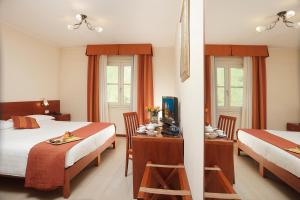 Postel nebo postele na pokoji v ubytování Hotel Michelangelo