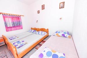 Postel nebo postele na pokoji v ubytování Apartments Goldie