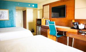 Cama ou camas em um quarto em Punta Gorda Waterfront Hotel & Suites