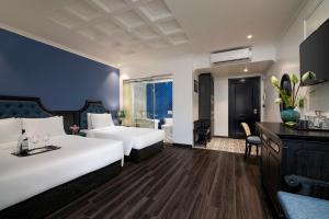 Postel nebo postele na pokoji v ubytování Ha Long Essence Hotel