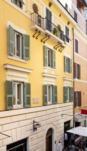 A balcony or terrace at Garibaldi Suites Piazza Di Spagna